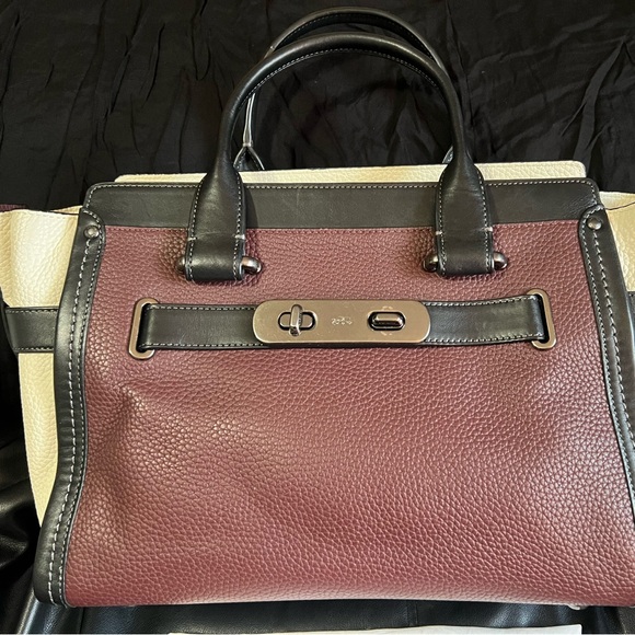 Coach - Special Edition Swagger Colorblock - Picture 5 of 11